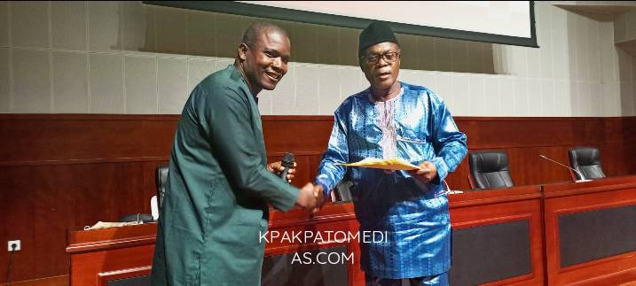 Signature de contrat avec le SE de Kpamassè : Malgré lui, Kémanam Mensah accueille celui qui prend son « budget » et qui « vide le maire »