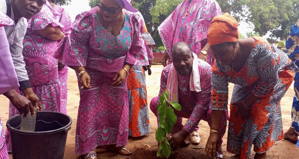 2ème Anniversaire de l’association ‘’Ce que femme veut Dieu veut’’ : En bon parrain, Léopold Zinsou honore le militantisme féminin au service des causes sociales