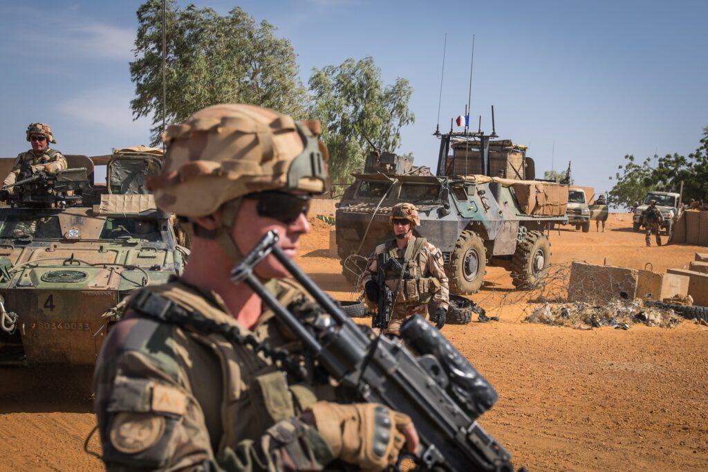 L'armée française neutralise au moins 40 terroristes près de la frontière entre le Niger et le Burkina-Faso