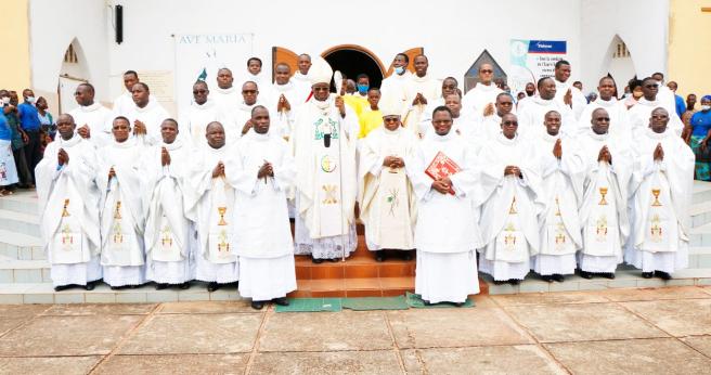 Création d’une Banque : L’Eglise catholique du Bénin « rectifie formellement l’emploi des termes « bank», « banque », ou « bancaire », mais …