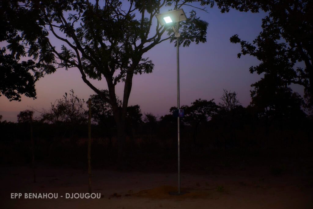 Et la lumière jaillit dans plusieurs écoles, CEG et villages ! Richard Boni Ouorou reprécise l’objectif du projet d’électrification