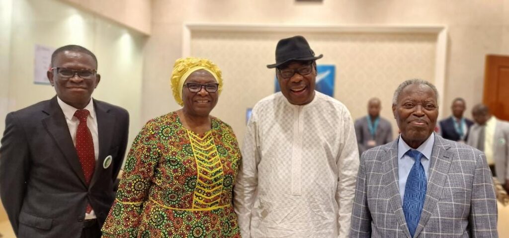 Echanges entre Yayi et le Pasteur William Folorunso Kumuyi à Lomé