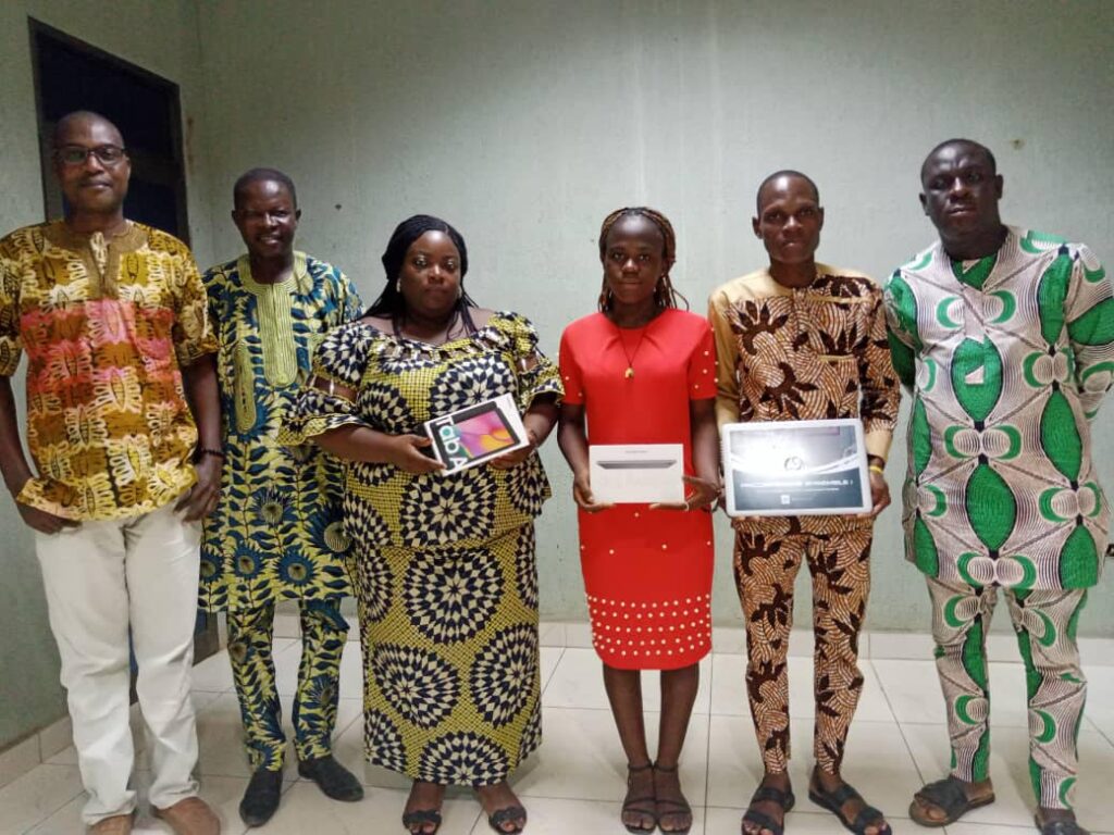 don tablette et ordinateur de la Fondation Terrien-nes à Crystal News
