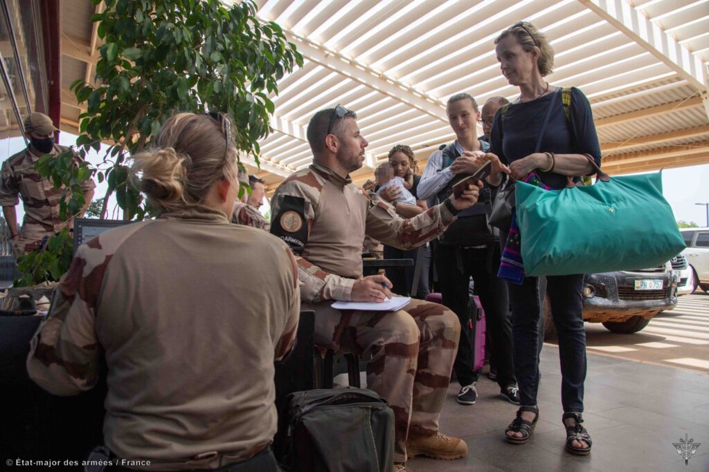 Après le coup d’Etat : La France rapatrie 1 079 personnes du Niger