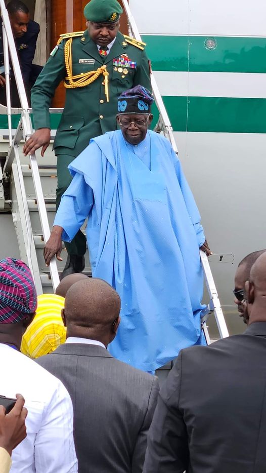 01er août 2023 au Bénin : Bola Tinubu et Aliko Dangoté assistent au défilé militaire et paramilitaire