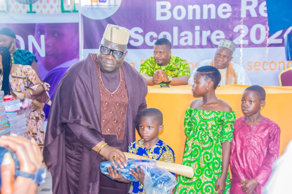 Lancement des activités de la Fondation E2A : Des kits scolaires signés Angelo Ahouandjinou au profit des enfants