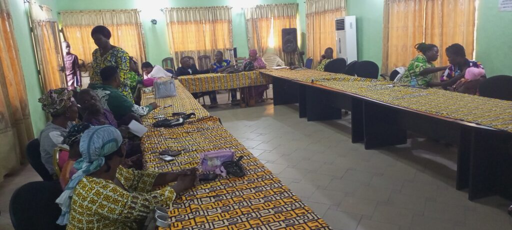 Handicap international Bénin facilite l'octroi de microcredi alafia à 18 personnes handicapées