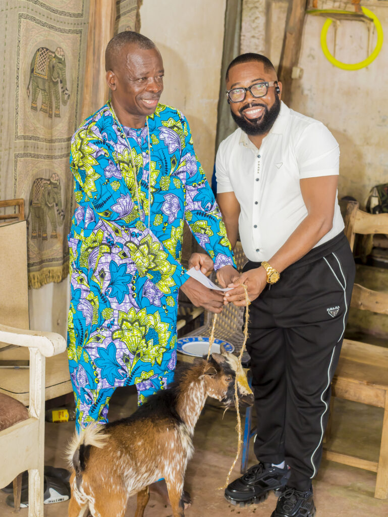 Sylvanus Aïssi offre des moutons et une enveloppe financière aux dignitaires du culte vodun à Cotonou