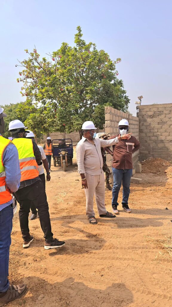 Richard Boni Ouorou visite le chantier de l'hôtel de Soubroukou