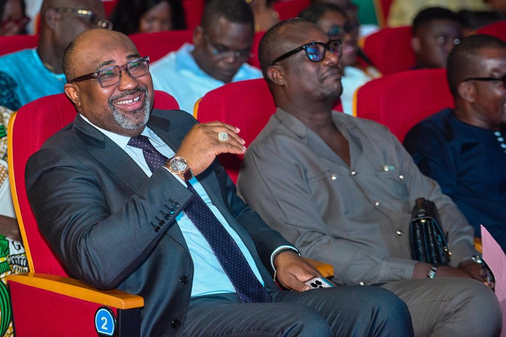 Religion : Richard Boni Ouorou prie avec les fidèles Protestants de la Cité d'Espérance