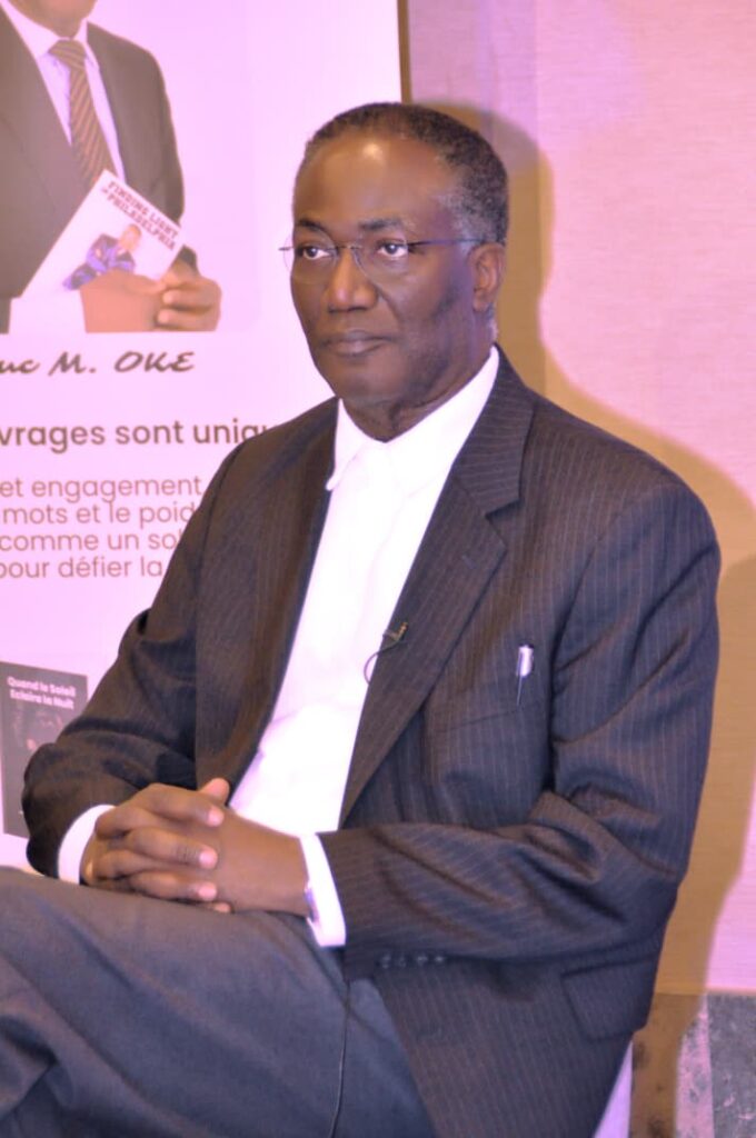 Dr Luc M. Oké expose le contenu de ses trois œuvres avec les lecteurs Béninois 