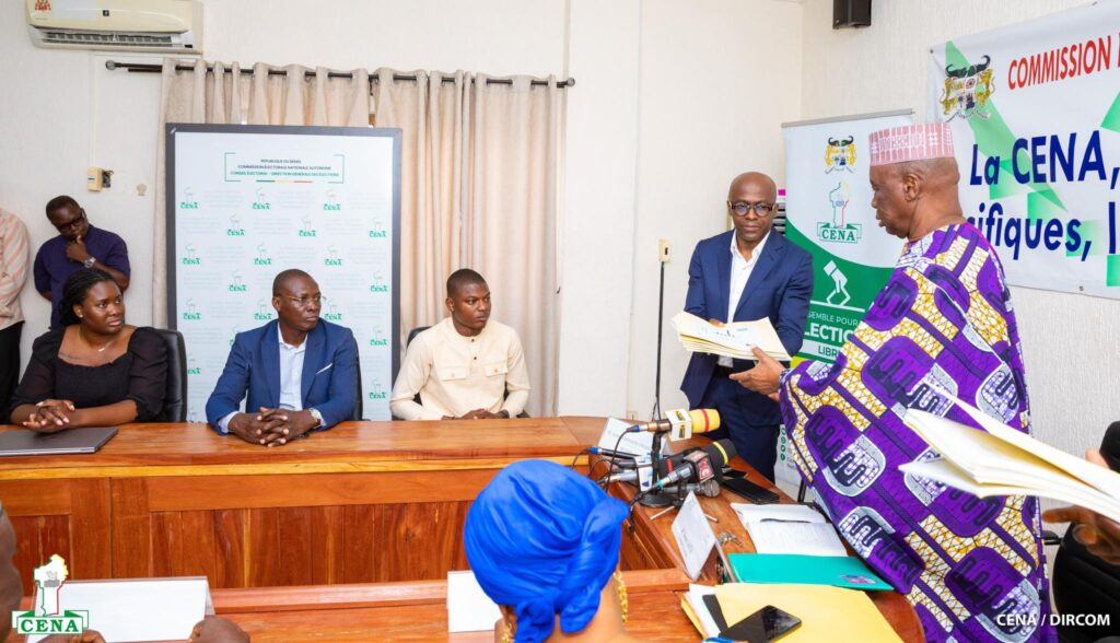 Elections générales 2025 : Remise officielle de la liste électorale informatisée à la Céna