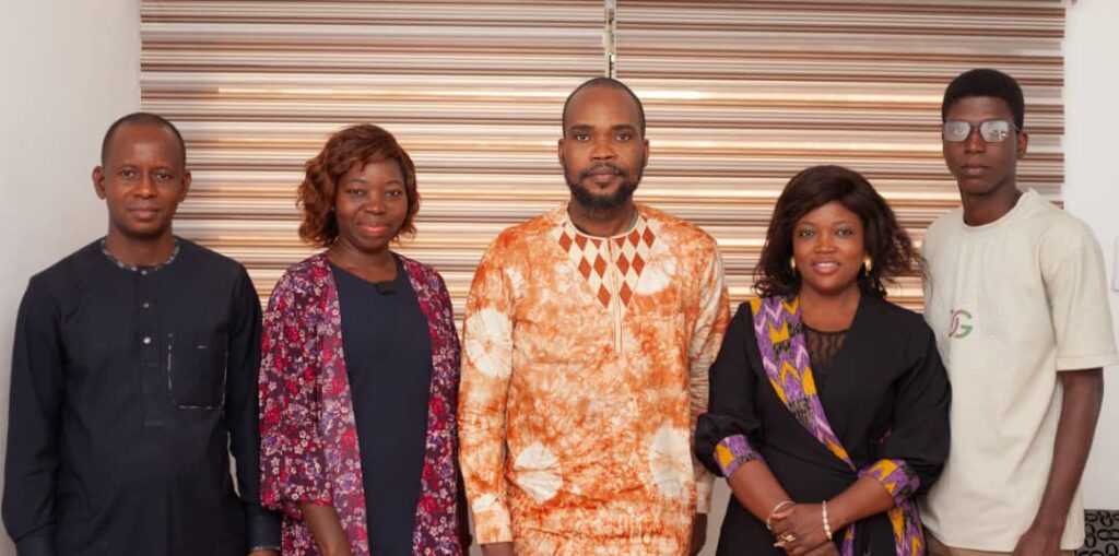 Santé et dignité menstruelle au Bénin : Le consortium « Règle-Moi Ça » et l’UPMB s’allient pour un traitement média engagé et inclusif