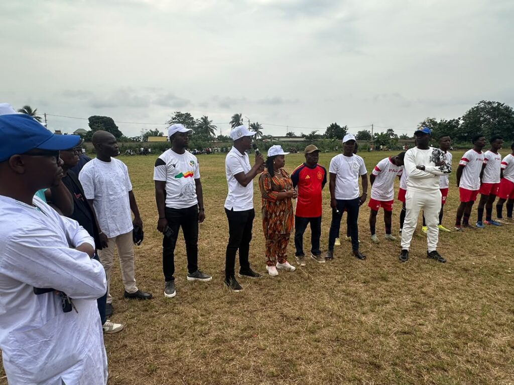La 4ème édition du tournoi de football ‘’Vacances Apothéose’’ suit son cours. Après la phase de groupes, place aux quarts de finale à compter de ce mardi 11 juillet 2026 sur le terrain de sport du CEG 1 d’Allada.