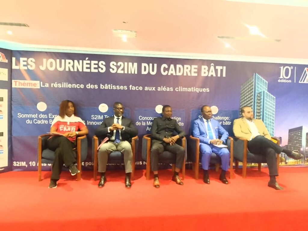 C’est parti pour la 10ème Edition du Salon International de l’Immobilier et Matériaux Modernes (S2IM) à Cotonou. Pour marquer d’une empreinte cette édition symbolique, le Comité d’organisation a pris la décision d’innover. Ceci à travers le lancement des ‘’Journées S2IM du Cadre Bâti’’ ce lundi 05 octobre 2026 dans les locaux de l’hôtel Azalai à Cotonou.