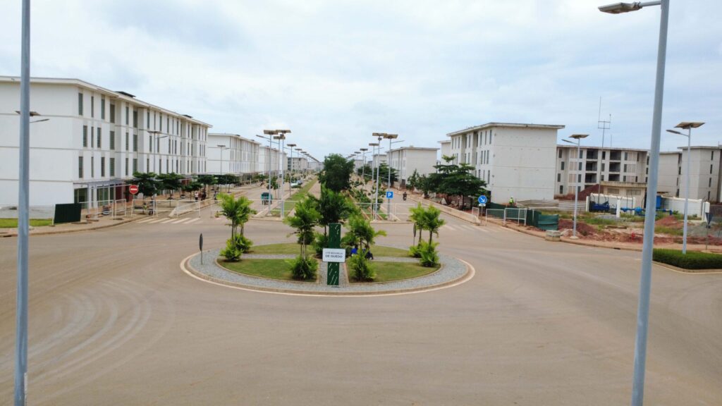 Plus de place à l’insalubrité dans la commune d’Abomey-calavi à l’horizon 2029. C’est le leitmotiv des autorités en charge de la gestion de la municipalité. A cet effet, ils ont prévu au rang des projets structurant dans le PDC4, la création d’une entité de collecte et de traitement et de valorisation des déchets sur le territoire de la communale. Détails.