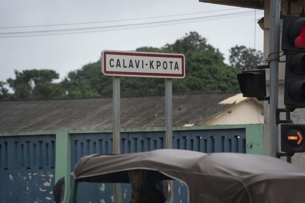 La Commune d’Abomey-calavi s’est dotée d’un Plan de développement communal 4ème génération (PDC4) pour atteindre ses objectifs à l’horizon 2029. Ce dernier qui se résume en des programmes et projets comporte également en son sein un cadre stratégique et architectural bien défini pour une bonne exécution. Voici les grandes lignes.